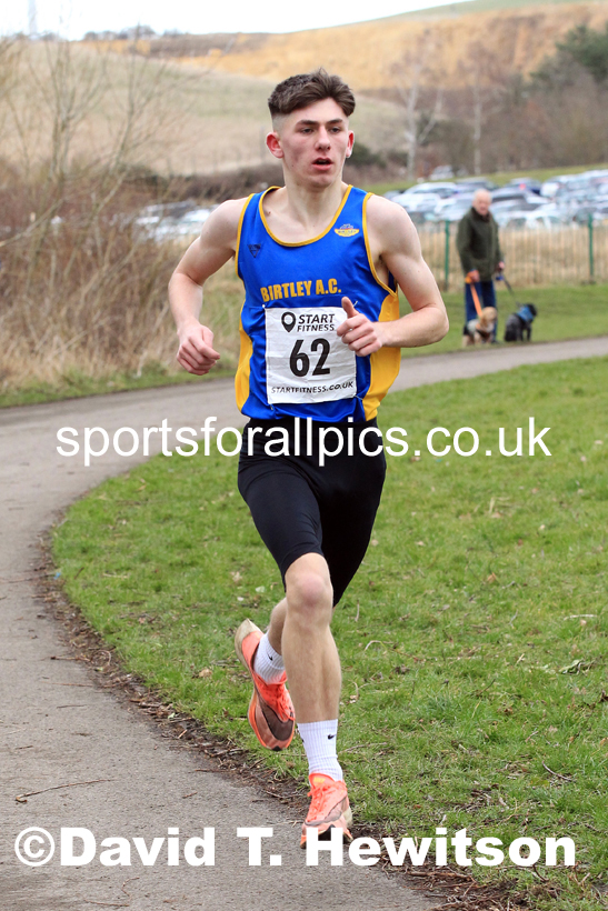 Senior men and veteran men over-40s NECAA Road Relay Champs., Hetton Lyons Park, Hetton le Hole, County Durham. Photo: David T. Hewitson/Sports for All Pics